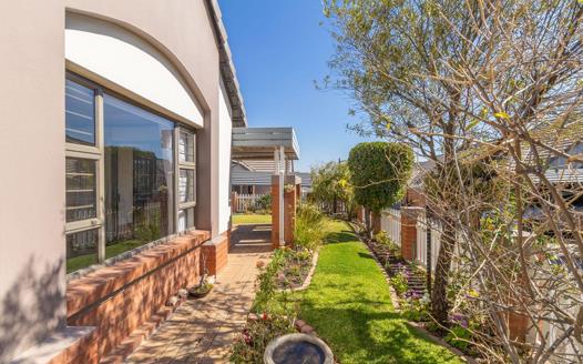 3 Bedroom Townhouse for sale in Douglasdale