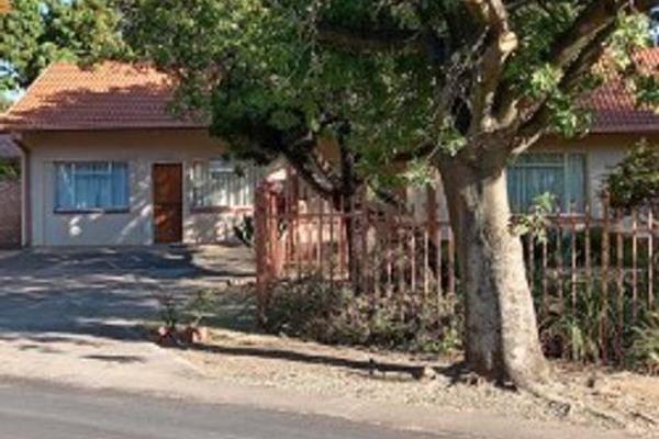 Spacious 3-Bedroom House in Elandsrand...!!!!

Nestled on a generous 1100 sqm stand, this inviting 3-bedroom house in Elandsrand ...