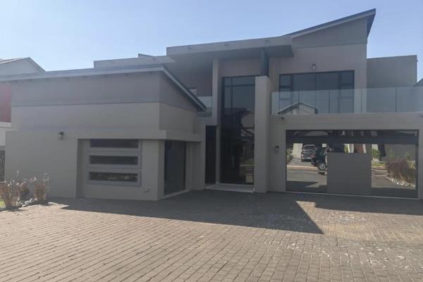 Lovely Modern House for rent in Six Fountains Estate
4 Bedroom 5 Bathroom house with Guest Bedroom downstairs and outside Domestic ...