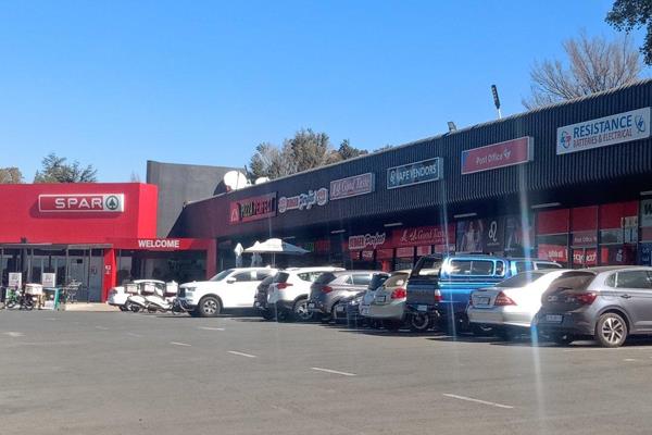 Prime spot !

Join the family at this vibrant shopping center.

Shops include SPAR, Tops, Pizza Perfect, Post office, Perfect ...