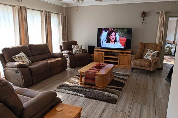 This 3 bedroom property is situated in Mindalore near major Schools and Shopping ...