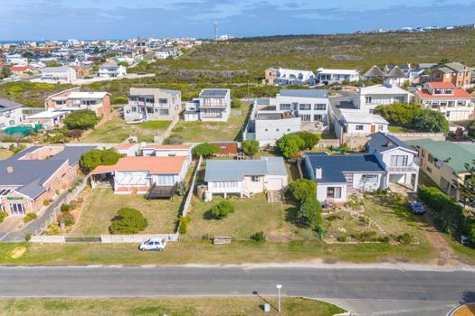 3 Bedroom House for sale in Struisbaai