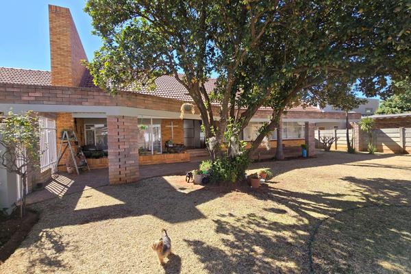 This neat home has: 
- three spacious bedrooms
- a large bathroom
- a study/workroom
- TV/Family room
- Open-plan dining area
- ...