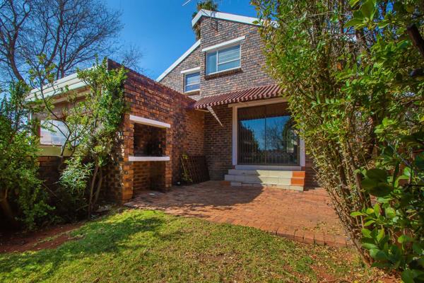 Nestled in the highly sought after suburb of Weltevreden park, this lovely A frame townhouse offers a perfect blend of comfort and ...