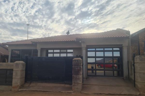 A well looked after three bedroom house is on sale in Ratanda suburb of Heidelberg. This is a get in and stay as there are no ...