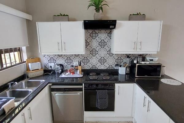 Stylish, modern, furnished and walking distance from the NWU and Gimnasium High School.

This student flat will save you the hassle ...