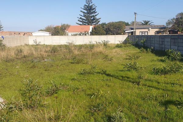 Located in the charming suburb of Sandbaai, Hermanus, this vacant stand offers a unique ...