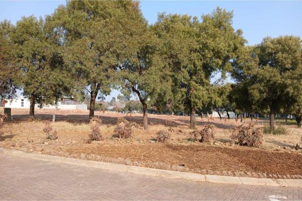 Vacant Land for Sale in a Secure Golf Estate on the Banks of the Vaaldam
Imagine building your dream home in a 24-hour security complex ...