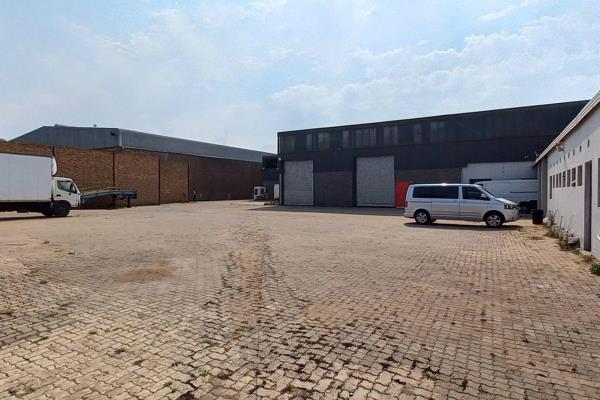 Established Industrial warehouse in a large industrial node.

This industrial facility spans 2200 sqm and features a versatile layout ...