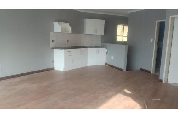 Very spacious and unique bachelor room to rent in a safe area in Edleen. &#160;The room has kitchen cupboards with stove, bathroom with ...