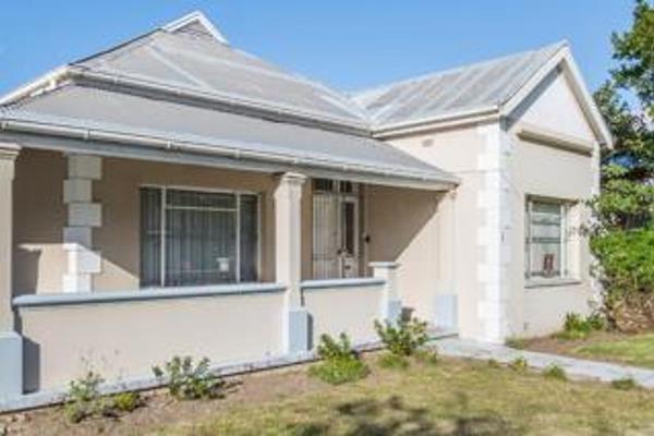 This charming property ideally located in the well sought after Kings street in Southernwood is perfect for any kind of business. This ...