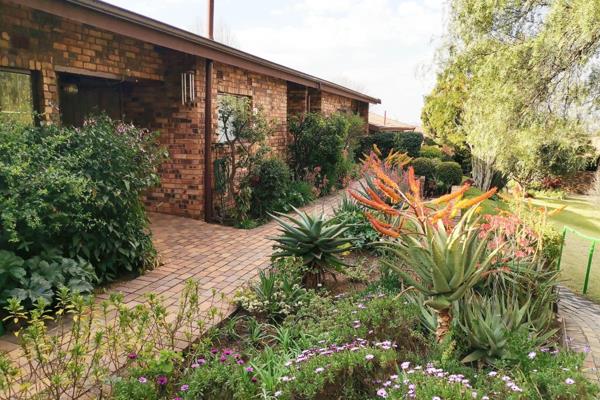 Unit 43 Golden Harvest No 1 Retirement Village, Bromhof, Randburg. 
This spacious ...