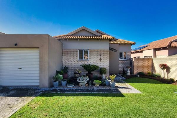 This cozy 3-bedroom house in the Mooikloof Country Estate offers a warm and inviting atmosphere, perfect for comfortable living. Upon ...