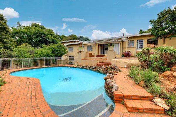 Sole and exclusive mandate.
Sellers asking R2,700,000.00
Real offers from ...