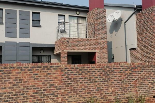 This property has all the features and quality finishes, this 2 bedroom duplex has its own patio with built in braai and direct access ...