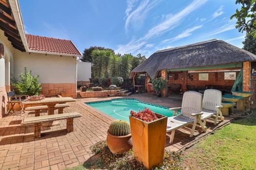 3 Bedroom House for sale in Glen Marais