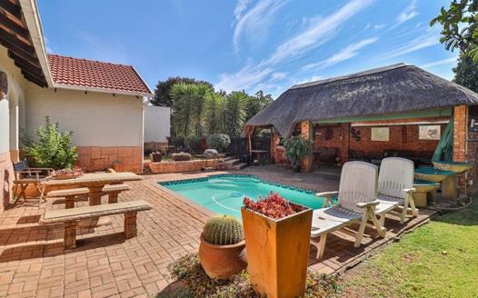 3 Bedroom House for sale in Glen Marais