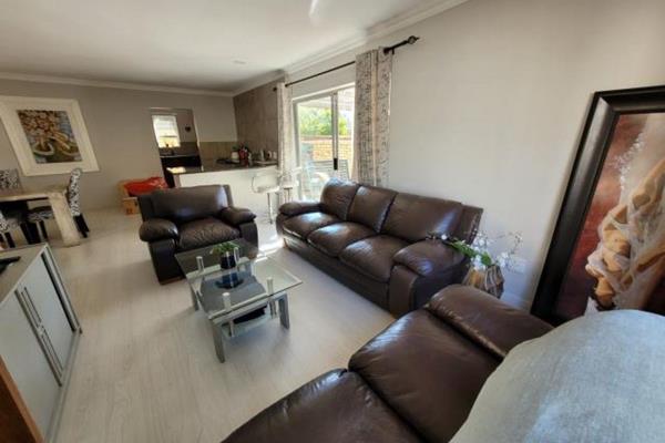 A lovely family home for everyone to enjoy for rent in Northcliff.

This Lovely home has an open plan Dinning room and Lounge area with ...