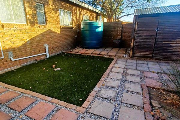 Welcome to this delightful townhouse located in the desirable Soverby area of Polokwane. This charming home offers a perfect blend of ...