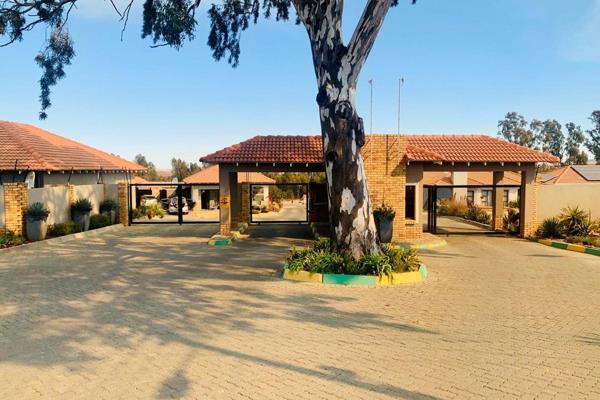 Discover your perfect retreat in the serene Riversands Retirement Estate, Heidelberg, Jordaan Park. This modern home harmoniously ...