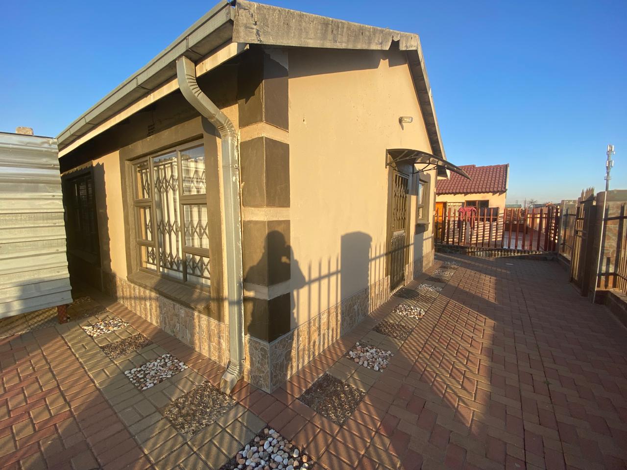 2 Bedroom House for sale in Embalenhle Ext 11 - P24-114752309