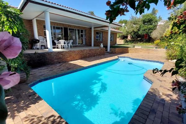 Lovely spacious family home in Doordekraal / Kenridge 
* Available 1 October 2024 * Family home, perfect for entertainment * 
* 6 ...