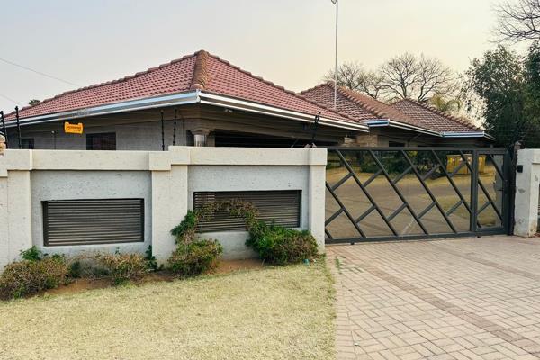 Experience the charm and comfort of this stunning family home located in the picturesque town of Modimolle. This beautifully designed ...