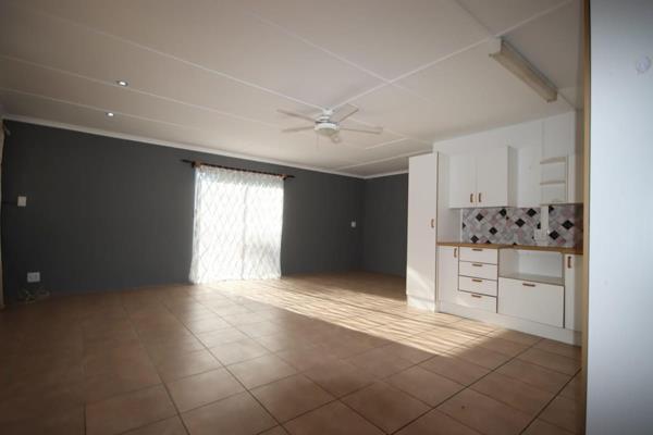 Welcome to Winterstrand. Here you will find this neat 1 bedroom apartment with own entrance just waiting for you.
There is an open plan ...