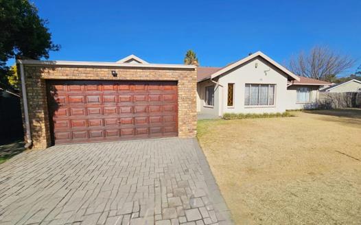 3 Bedroom House for sale in Brakpan North