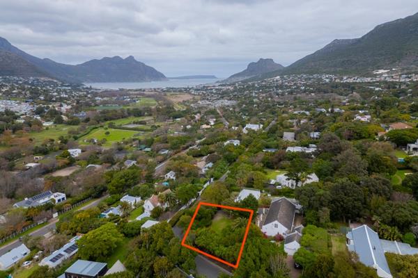 With vacant land a scarce commodity in Hout Bay, especially sought after Nooitgedacht - this is prime property.
Secure your land now ...