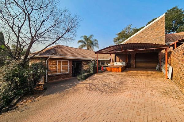 Welcome to this well-maintained family home located in the desirable area of Garsfontein, Pretoria. 

The property features 3 bedrooms ...