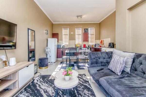 This delightful 2-bedroom, 1-bathroom apartment located in the heart of Honeydew.
Step into a spacious living area that welcomes you ...