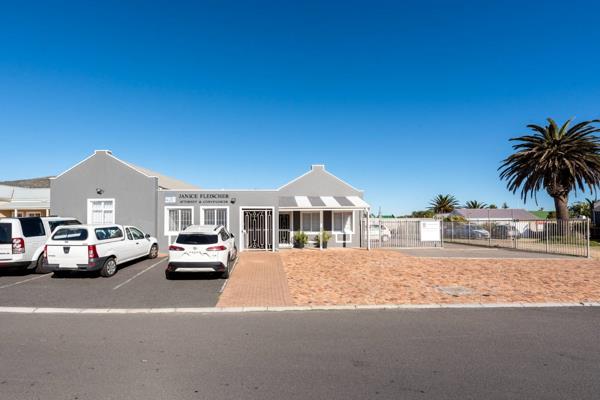 Discover the ideal location for your business in the hub of Noordhoek, where commercial ...