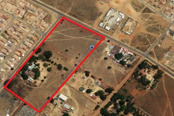 &#177; 4 HA – IDEALLY SITUATED PRIME DEVELOPMENT LAND FOR SALE IN VAN RHYN SMALLHOLDINGS

This land can be divided into two portions or ...