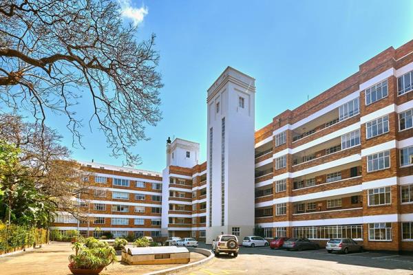 Pet-Friendly. Own a piece of Johannesburg history in this Art Deco apartment at Gleneagles. 

Experience the grandeur of a bygone era ...