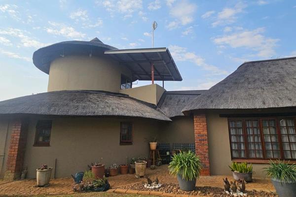 This charming homestead offers a cozy thatch roof and a well-designed structure, perfect for a quiet lifestyle away from the city ...