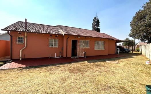 3 Bedroom House for sale in Brakpan North