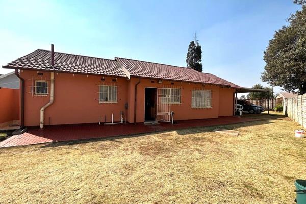 House For Sale In Sherwood Gardens, Brakpan North.

A beautiful family home in a nice area!

Looking for space and peace of mind home ...