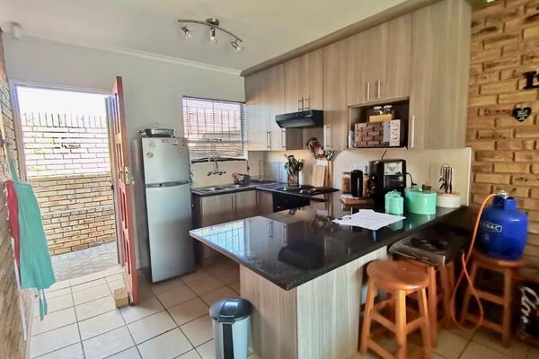 Cosy 2-bedroom Townhouse for sale at Gerrie Visser Street Quillerie Park ...