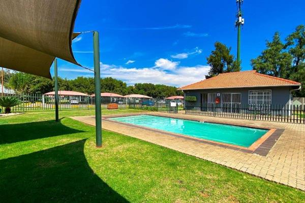 &quot;Welcome to Golden Oaks, a tranquil oasis in the heart of Boksburg! This cozy 1 bedroom unit is the perfect haven for individuals ...