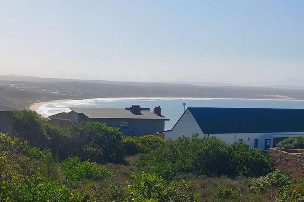 This extraordinary 604m&#178; level stand in the exclusive Hoekbaai Vleesbaai estate offers the perfect canvas to paint your coastal ...