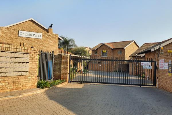 *Stunning Modern Kitchen With Granite Tops &amp; A View!!!
*Neat, Spotless &amp; Easy To Maintain!! 
*Living Room Interacting With ...