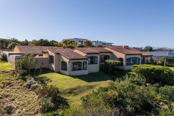 This property is located in a spectacular position on the Northern rim of Piesang Valley in Plettenberg Bay. The views are dramatic and incorporates the valley and golf course below, Robberg peninsula, Robberg beach and the beautiful bay that made Plett famous. 

The ...