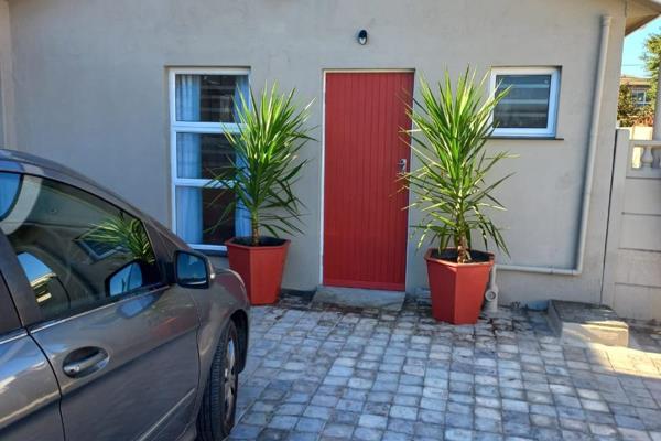 Krige street 100 Unit C

House to rent in Peerless Park North. (3 Units on plot)
2 ...