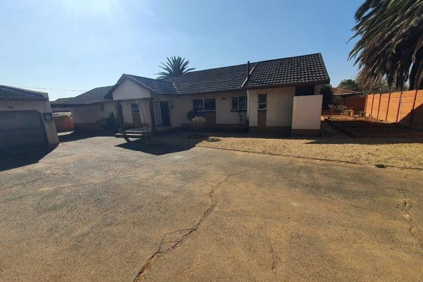 This is a large 4 bedroom 2 bathroom family home located in older Crystal Park, Benoni. The property also has a large tiled out ...