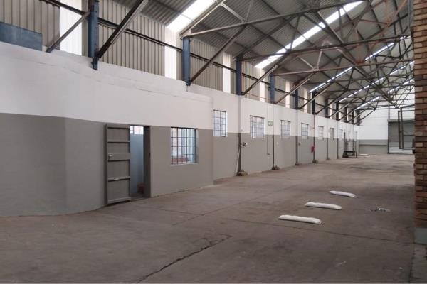 This expansive 893m2 warehouse property located in the highly desirable Silverton area ...