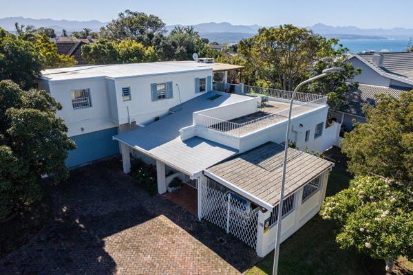 SOLE MANDATE

Centrally situated within walking to town this spacious double storey home is for sale.
The ground floor level has a ...