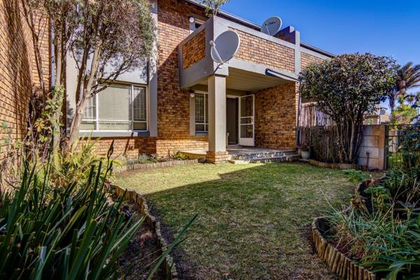 This lovely newly renovated ground floor townhouse with private garden is situated in a security complex within Glen ...