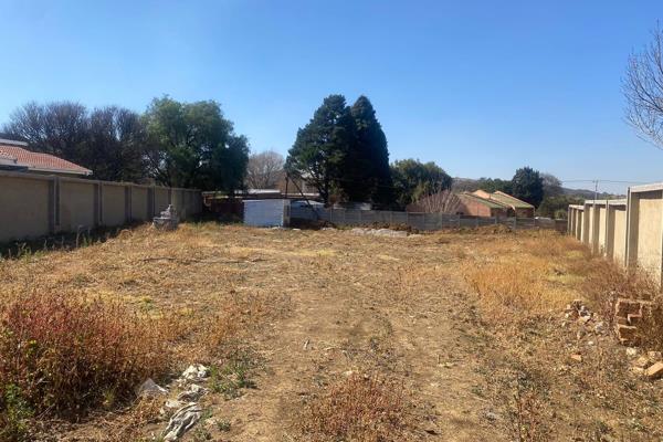 Vacant Land for Sale in Kibler Park 
Near to all amenities , Laerskool Danie Theron,Near to Mall of the South,Cross-over Remedial ...