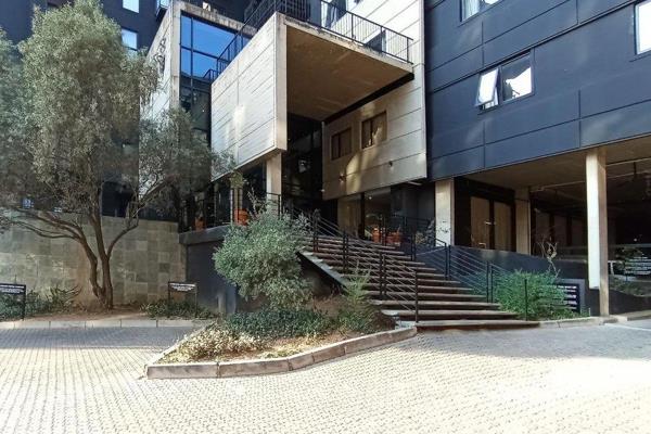 If you&#39;re on the lookout for a cozy living space, there&#39;s a studio apartment up for grabs on Fredman Drive in Sandton. This ...